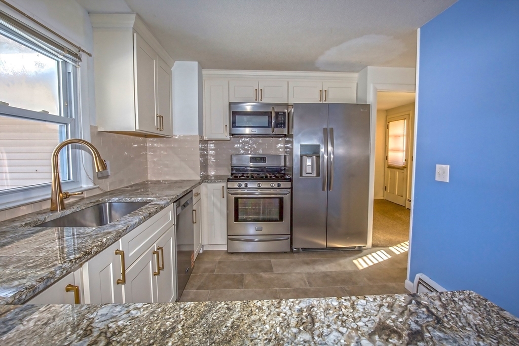 208 Birch Road Longmeadow, MA 01106 - Photo 3 of 31