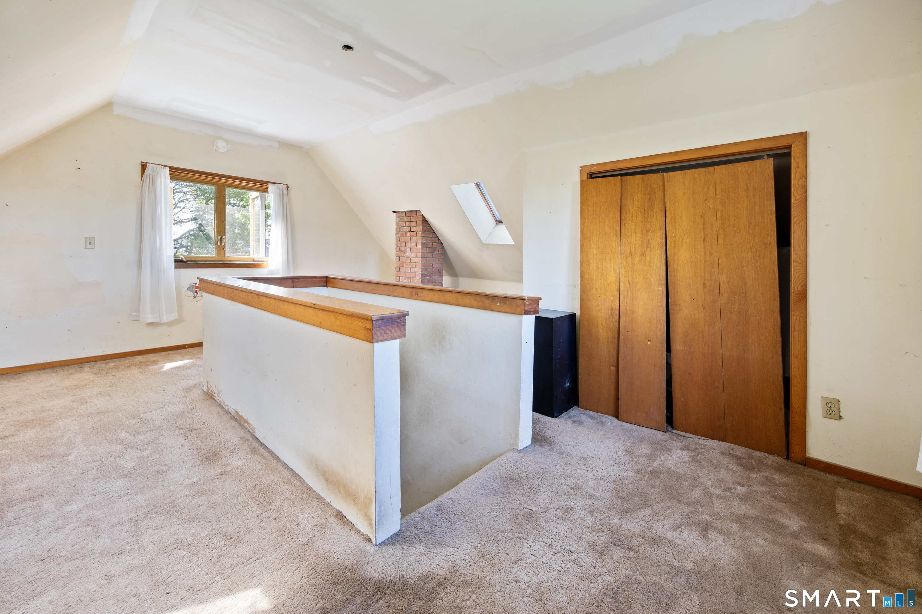 106 Pratt Road Clinton, CT 06413 - Photo 23 of 39 3rd Floor loft bedroom