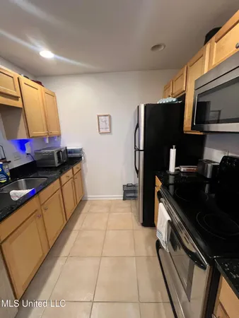 $1,800 | 2421 Beachview Drive, Unit B7, Ocean Springs, MS 39564