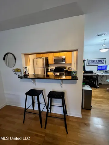 $2,000 | 2421 Beachview Drive, Unit B7, Ocean Springs, MS 39564