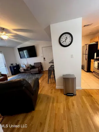 $1,800 | 2421 Beachview Drive, Unit B7, Ocean Springs, MS 39564
