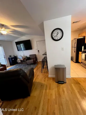 $2,000 | 2421 Beachview Drive, Unit B7, Ocean Springs, MS 39564