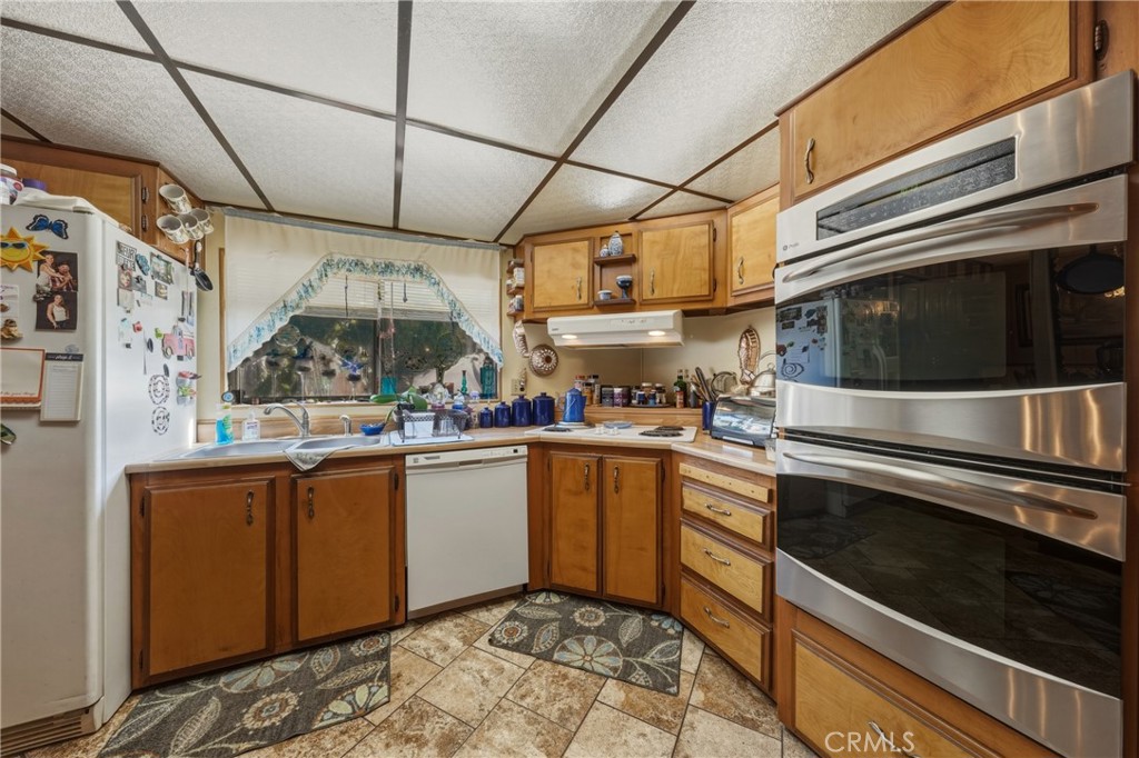 7035 Floyd Way Nice, CA 95464 - Photo 23 of 70 kitchen