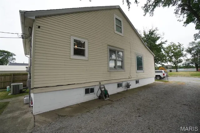 $129,000 | 2013 4th Street, Madison, IL 62060