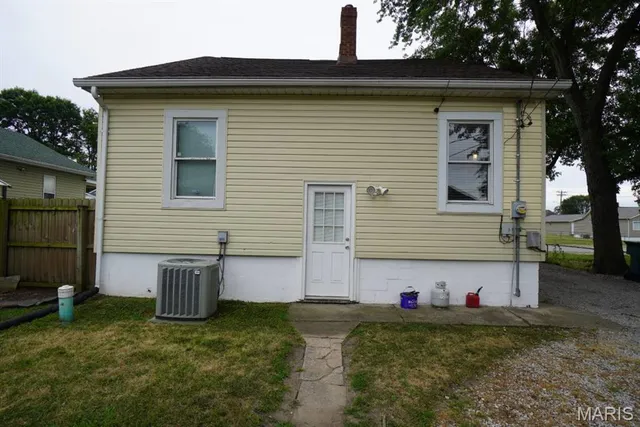 $129,000 | 2013 4th Street, Madison, IL 62060