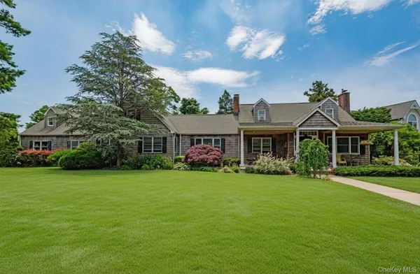 $1,375,000 | 253 Melbury Road, Babylon, NY 11702