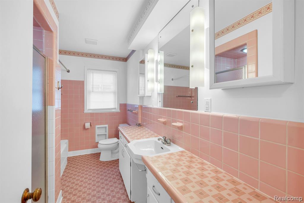 857 Harcourt Road Grosse Pointe, MI 48230 - Photo 16 of 33