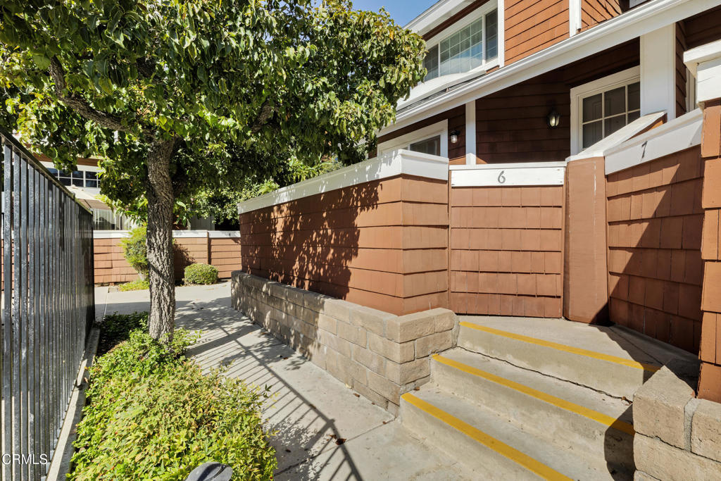 19431 Sherman Way, Unit 6 Reseda, CA 91335 - Photo 2 of 31 05