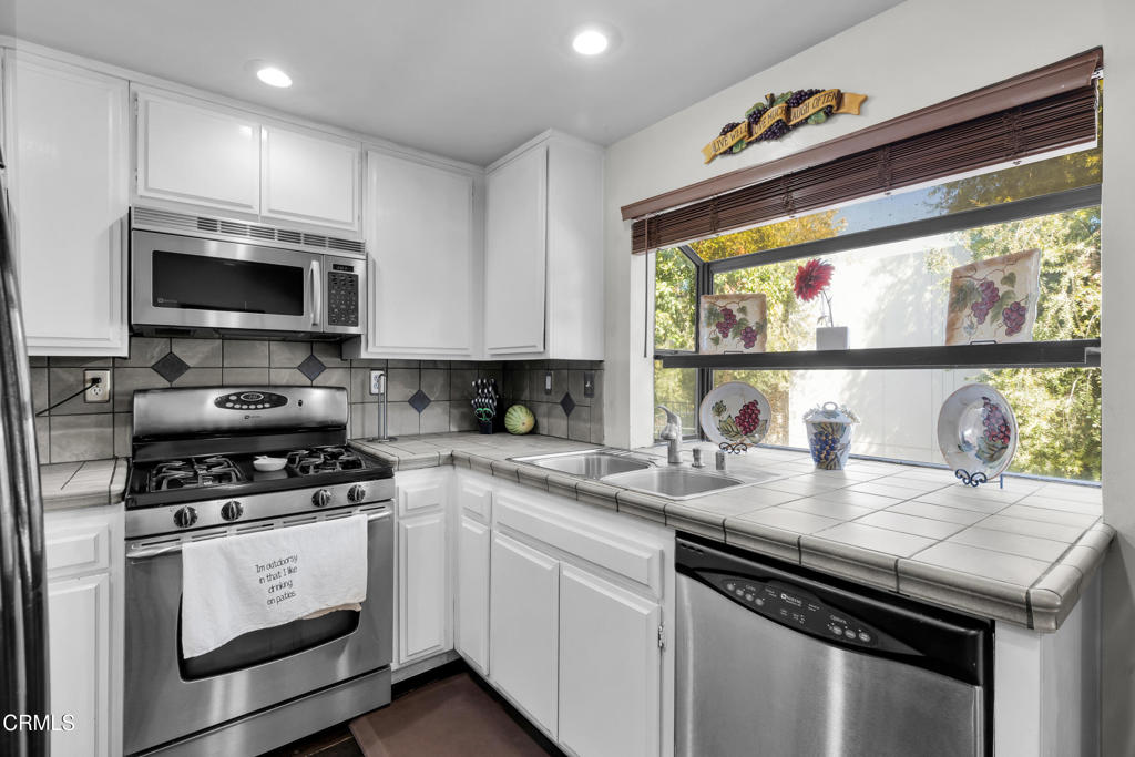 19431 Sherman Way, Unit 6 Reseda, CA 91335 - Photo 9 of 31 017