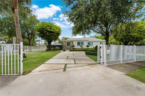 $1,685,000 | 5785 Southwest 46th Terrace, Miami, FL 33155
