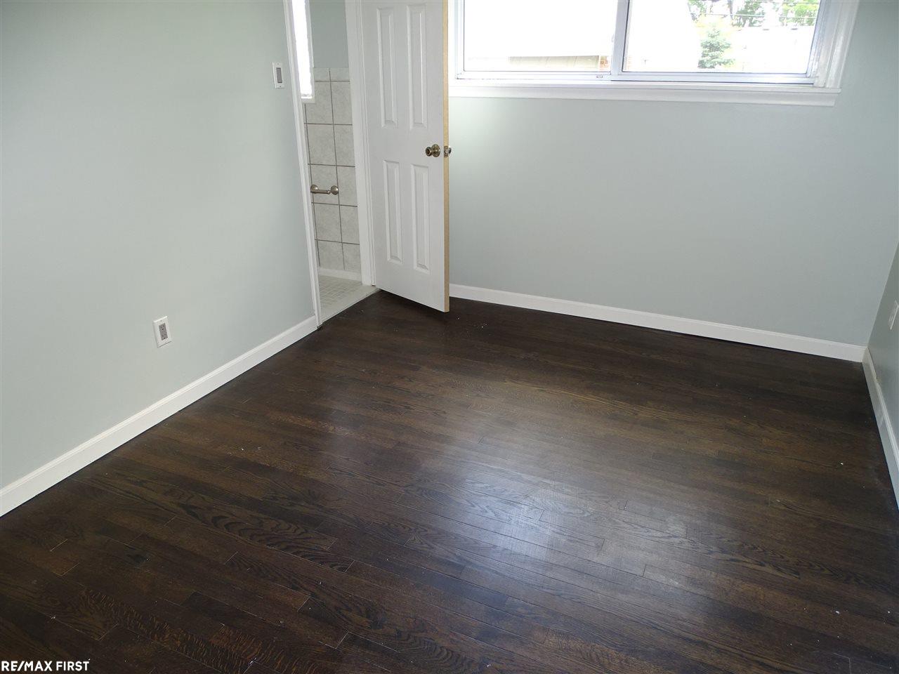 17900 Winsome Road Fraser, MI 48026 - Photo 9 of 22 31393091-8.JPG