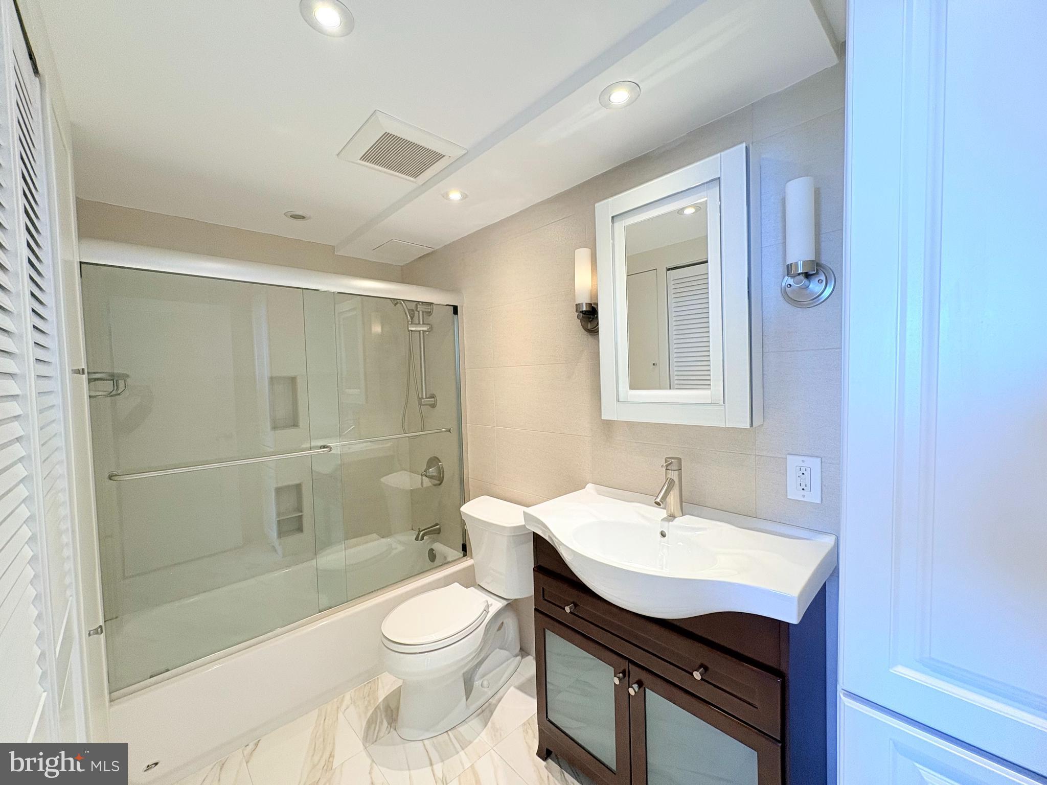 1420 Locust Street, Unit 29R Philadelphia, PA 19102 - Photo 9 of 30 Bathroom