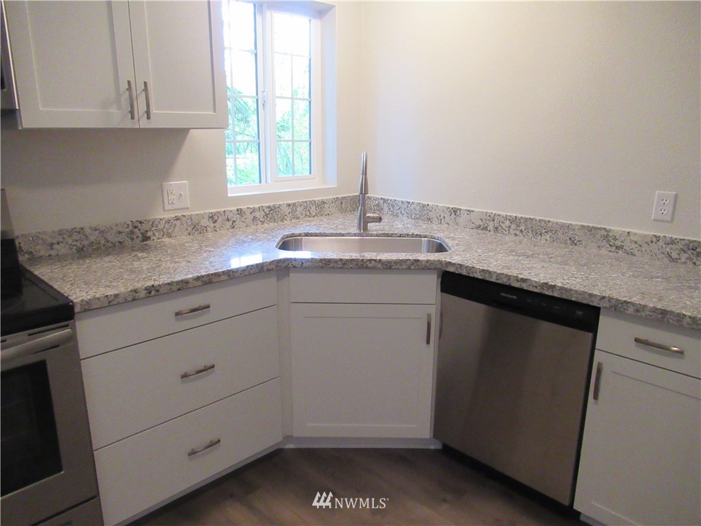 493 Southwest Lider Road Port Orchard, WA 98367 - Photo 3 of 19 Gallery Image 3