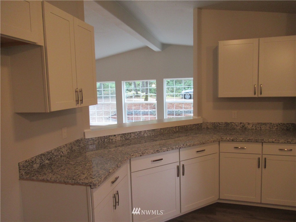 493 Southwest Lider Road Port Orchard, WA 98367 - Photo 4 of 19 Gallery Image 4