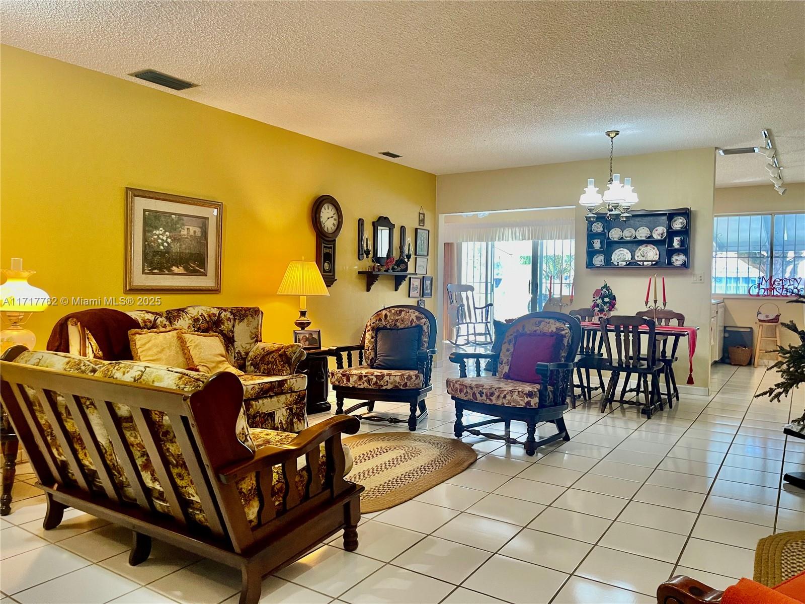 7014 Holly Road Miami Lakes, FL 33014 - Photo 12 of 26 Gallery Image 12