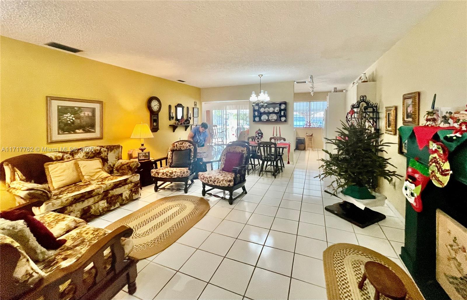 7014 Holly Road Miami Lakes, FL 33014 - Photo 14 of 26 Gallery Image 14