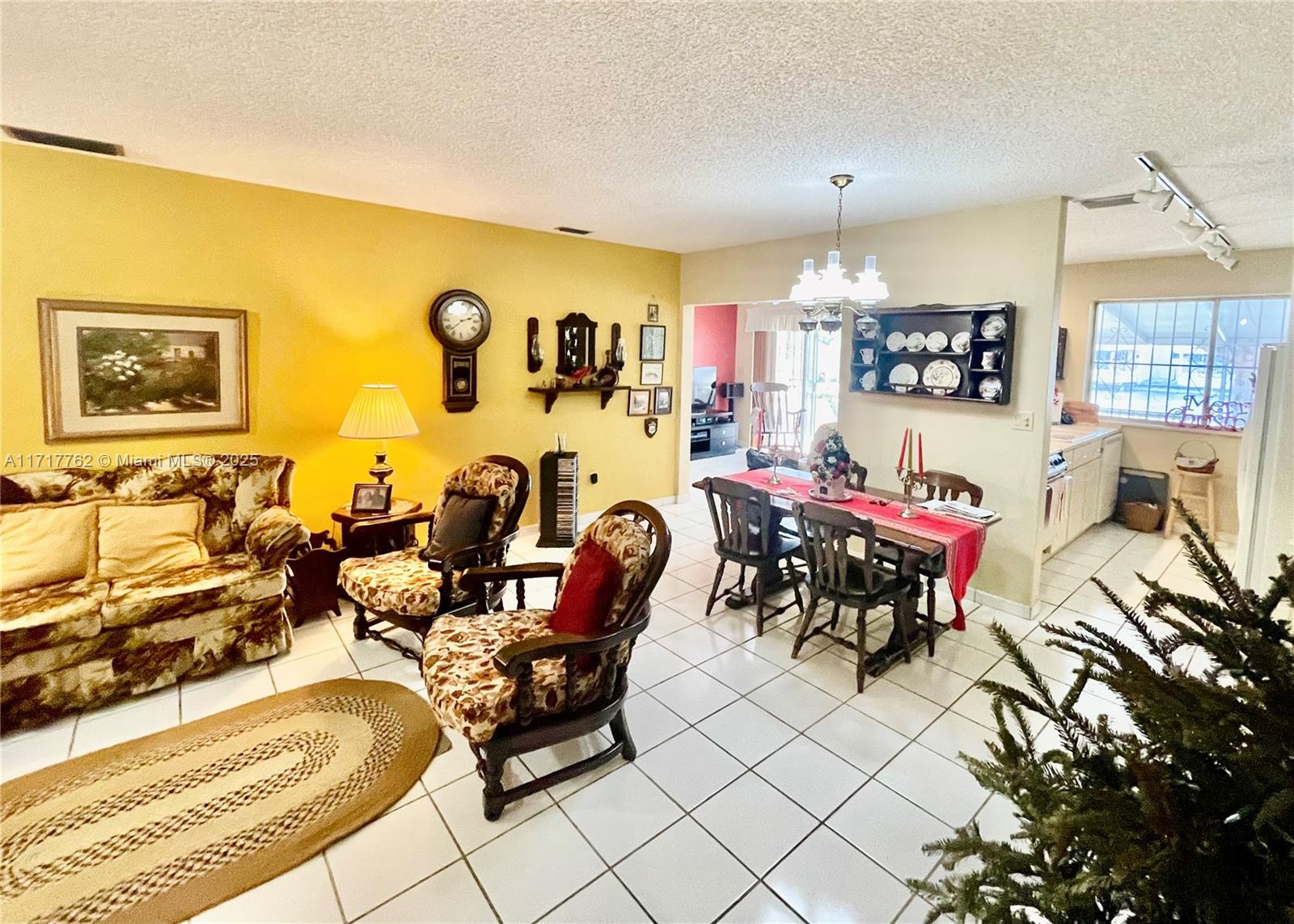 7014 Holly Road Miami Lakes, FL 33014 - Photo 9 of 26 Gallery Image 9