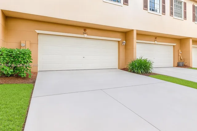 $3,350 | 4581 Danson Way, Delray Beach, FL 33445