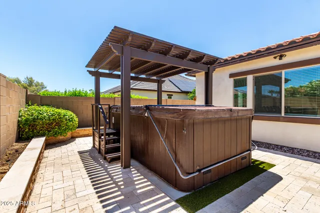 $1,175,000 | 7556 West Crystal Road, Glendale, AZ 85308