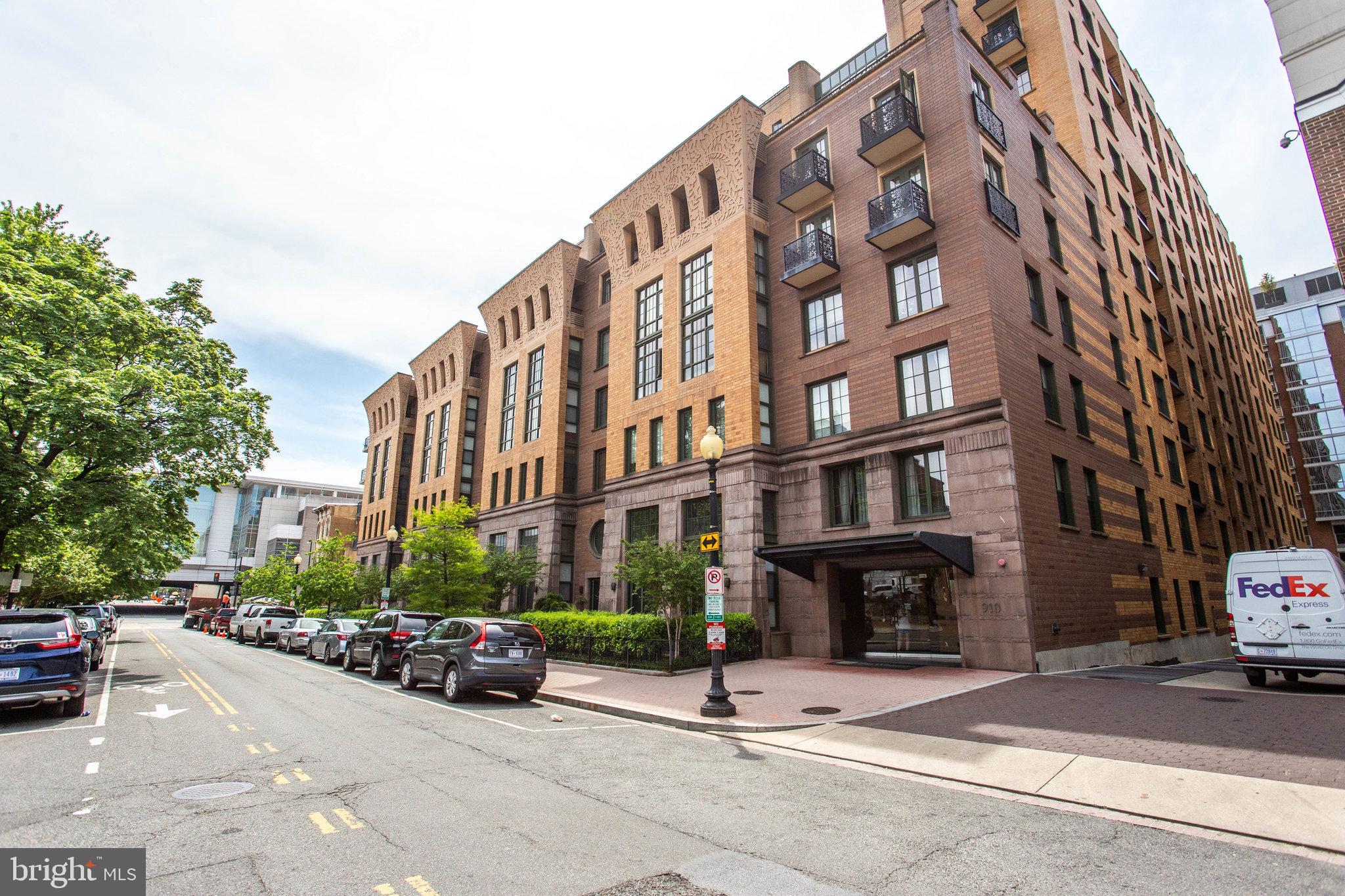 910 M Street Northwest, Unit 516 Washington, DC 20001 - Photo 17 of 29 a view of a building and a street