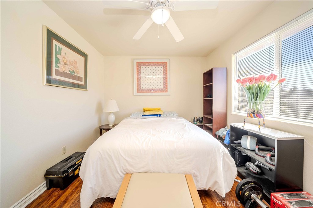 11522 Ponderosa Road Pinon Hills, CA 92372 - Photo 28 of 46 a bed room with a bed a computer on a desk and a potted plant