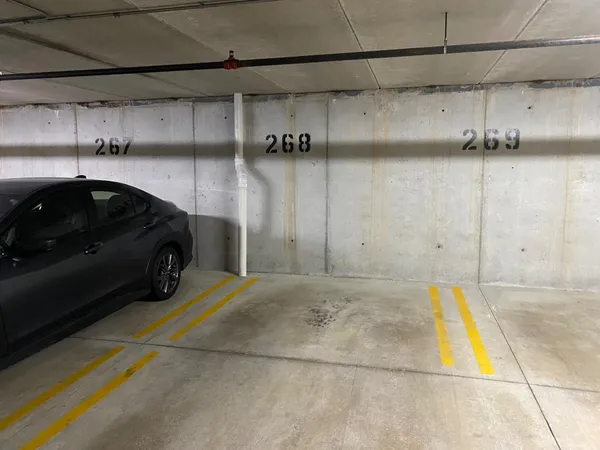 $1,995 | 4110 South Lake Drive, Unit 244, St. Francis, WI 53235