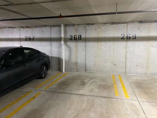 $1,795 | 4110 South Lake Drive, Unit 244, St. Francis, WI 53235