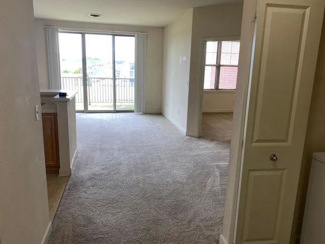 $1,795 | 4110 South Lake Drive, Unit 244, St. Francis, WI 53235