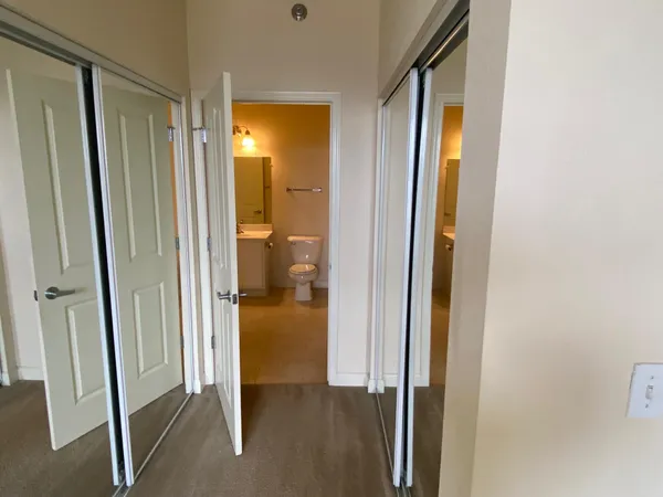 $1,995 | 4110 South Lake Drive, Unit 244, St. Francis, WI 53235