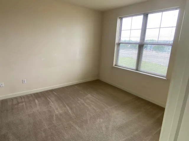 $1,795 | 4110 South Lake Drive, Unit 244, St. Francis, WI 53235