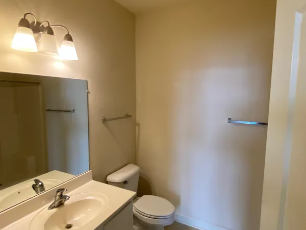 $1,995 | 4110 South Lake Drive, Unit 244, St. Francis, WI 53235