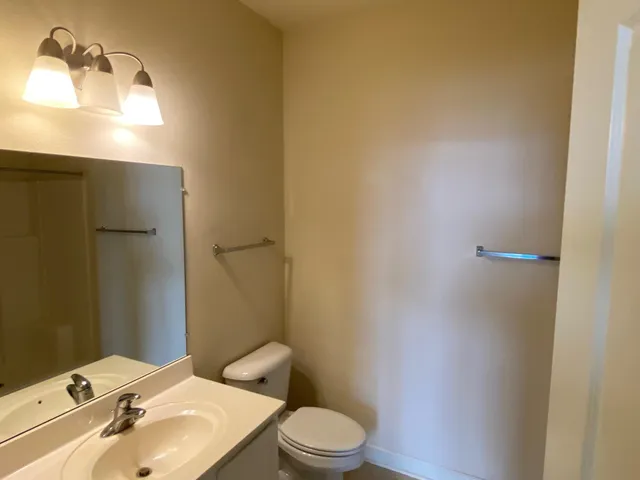 $1,795 | 4110 South Lake Drive, Unit 244, St. Francis, WI 53235