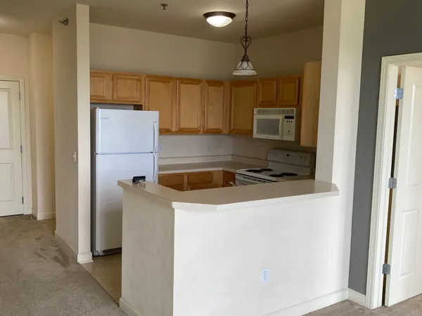 $1,995 | 4110 South Lake Drive, Unit 244, St. Francis, WI 53235