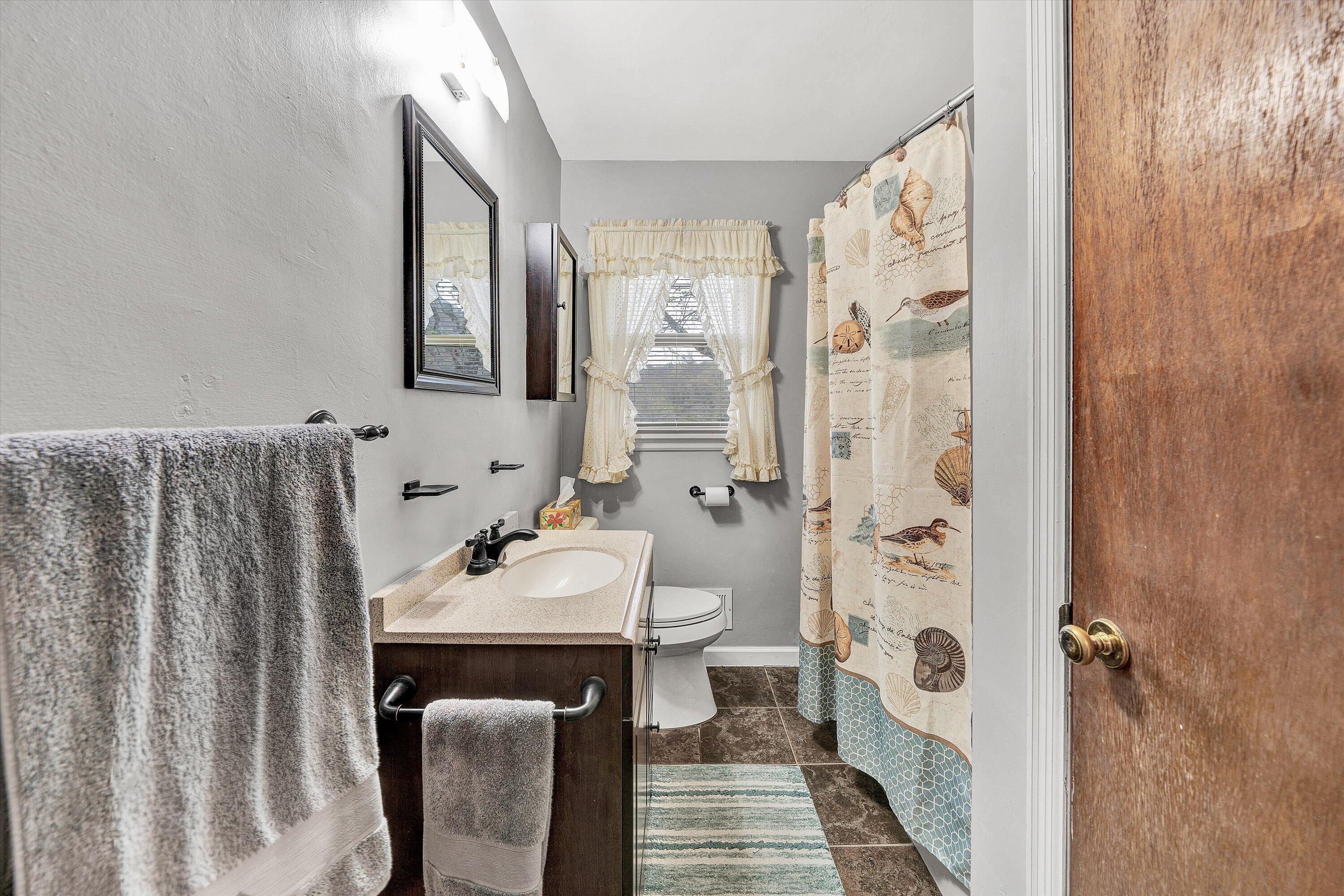 5240 Grandin Rd Extension Roanoke, VA 24018 - Photo 12 of 26 5240 Grandin 12