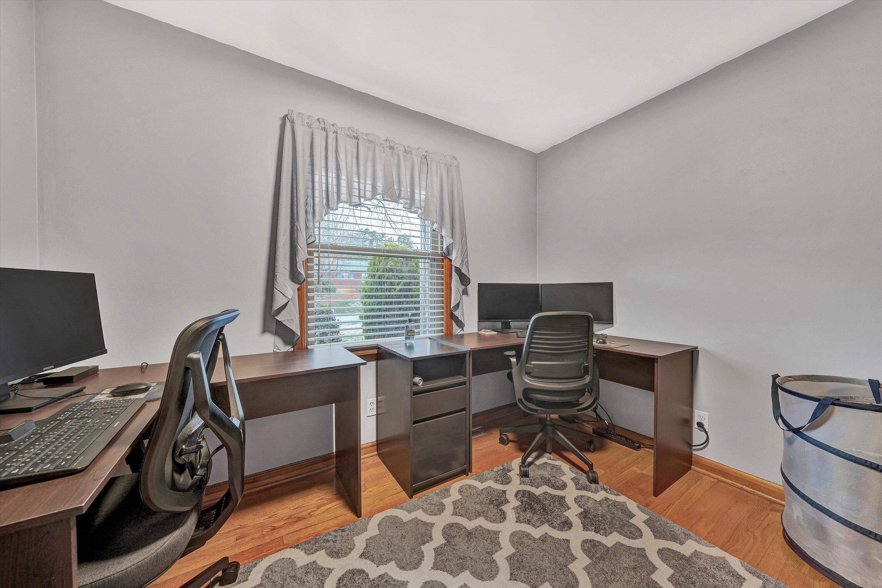 5240 Grandin Rd Extension Roanoke, VA 24018 - Photo 13 of 26 5240 Grandin 13