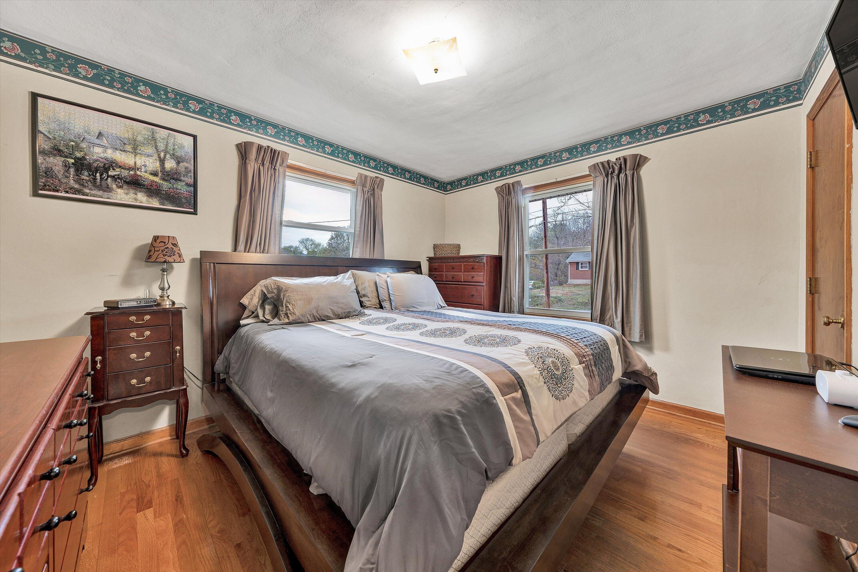 5240 Grandin Rd Extension Roanoke, VA 24018 - Photo 14 of 26 5240 Grandin 14