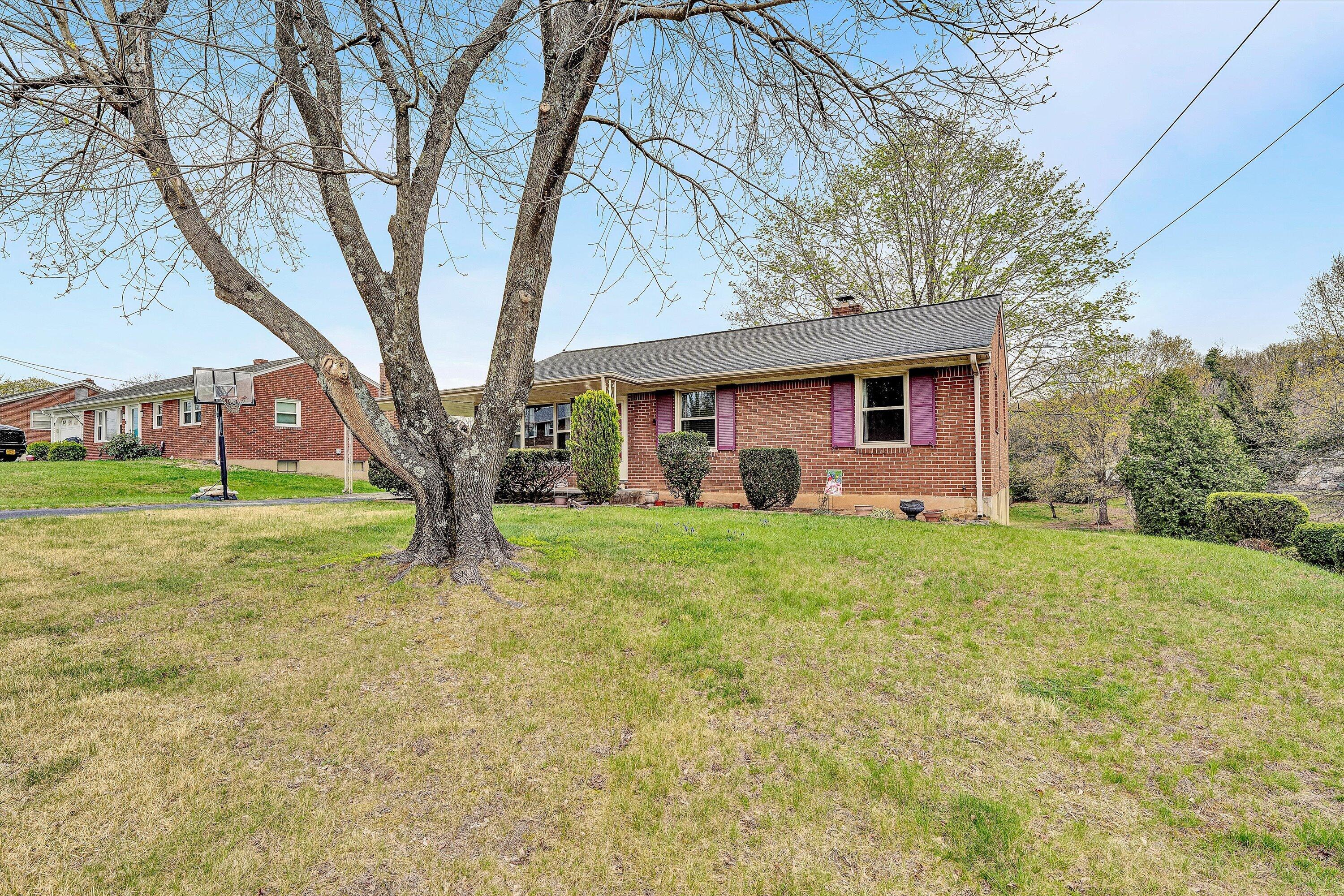 5240 Grandin Rd Extension Roanoke, VA 24018 - Photo 2 of 26 5240 Grandin 2