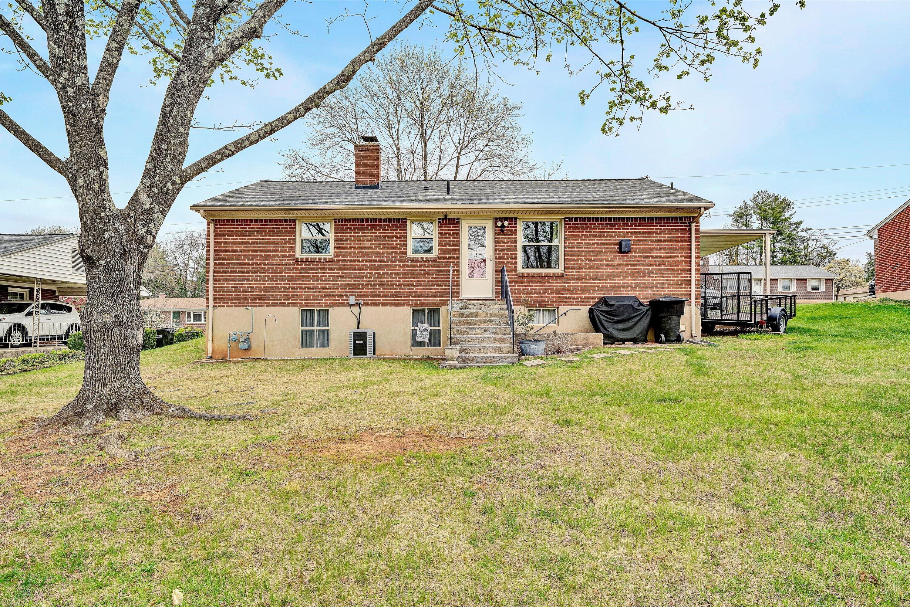 5240 Grandin Rd Extension Roanoke, VA 24018 - Photo 21 of 26 5240 Grandin 21