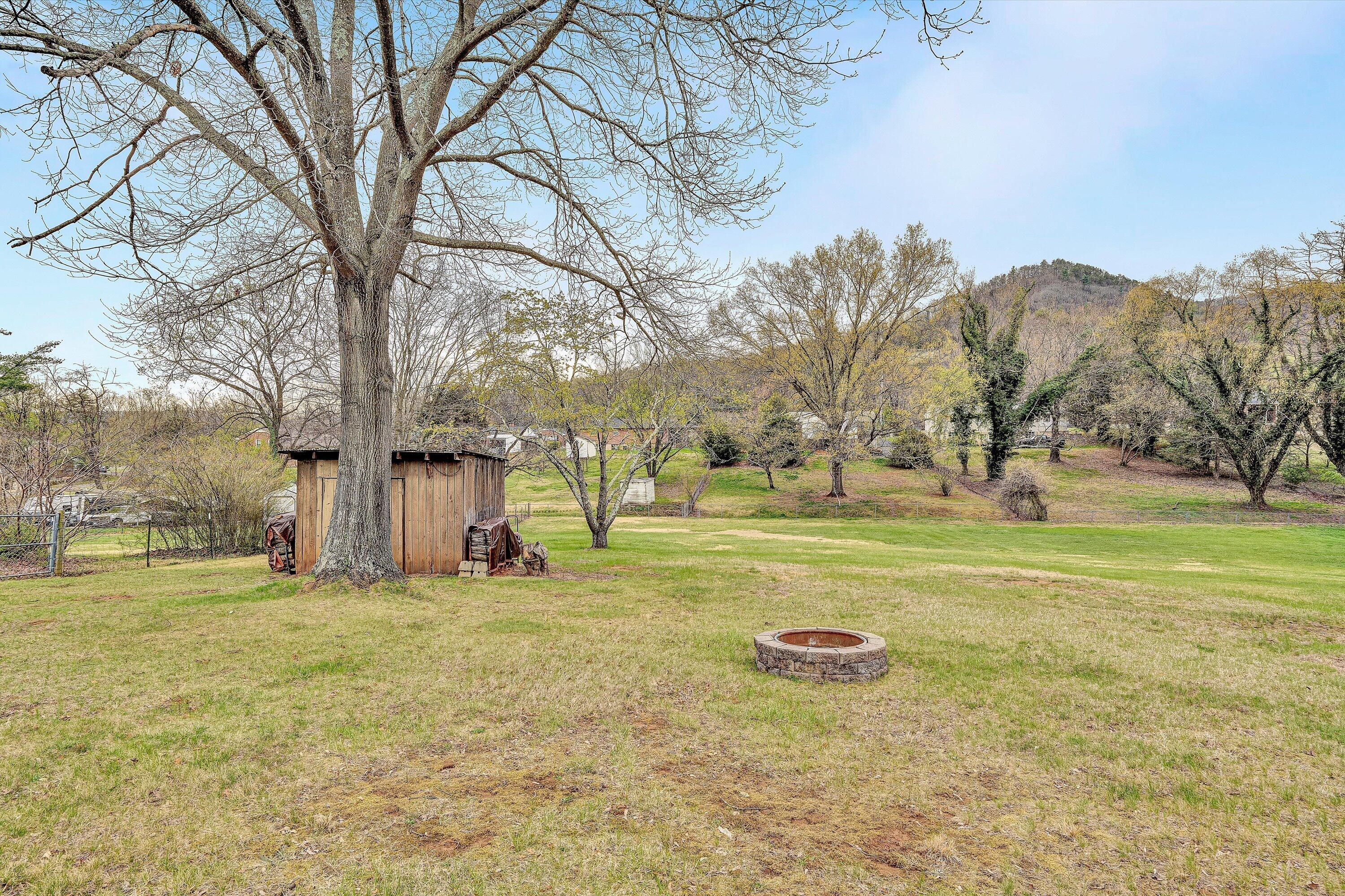 5240 Grandin Rd Extension Roanoke, VA 24018 - Photo 22 of 26 5240 Grandin 22