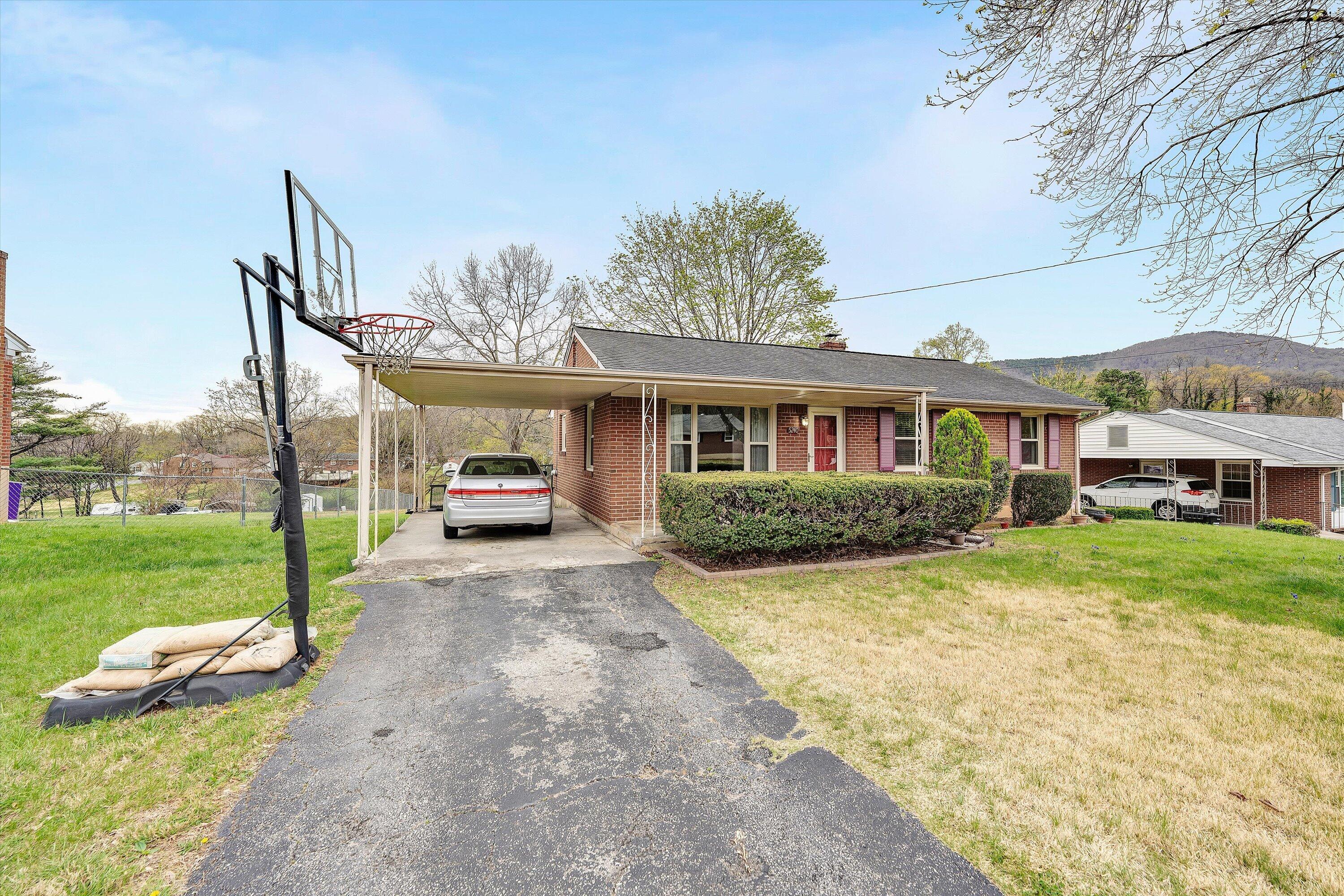 5240 Grandin Rd Extension Roanoke, VA 24018 - Photo 3 of 26 5240 Grandin 3