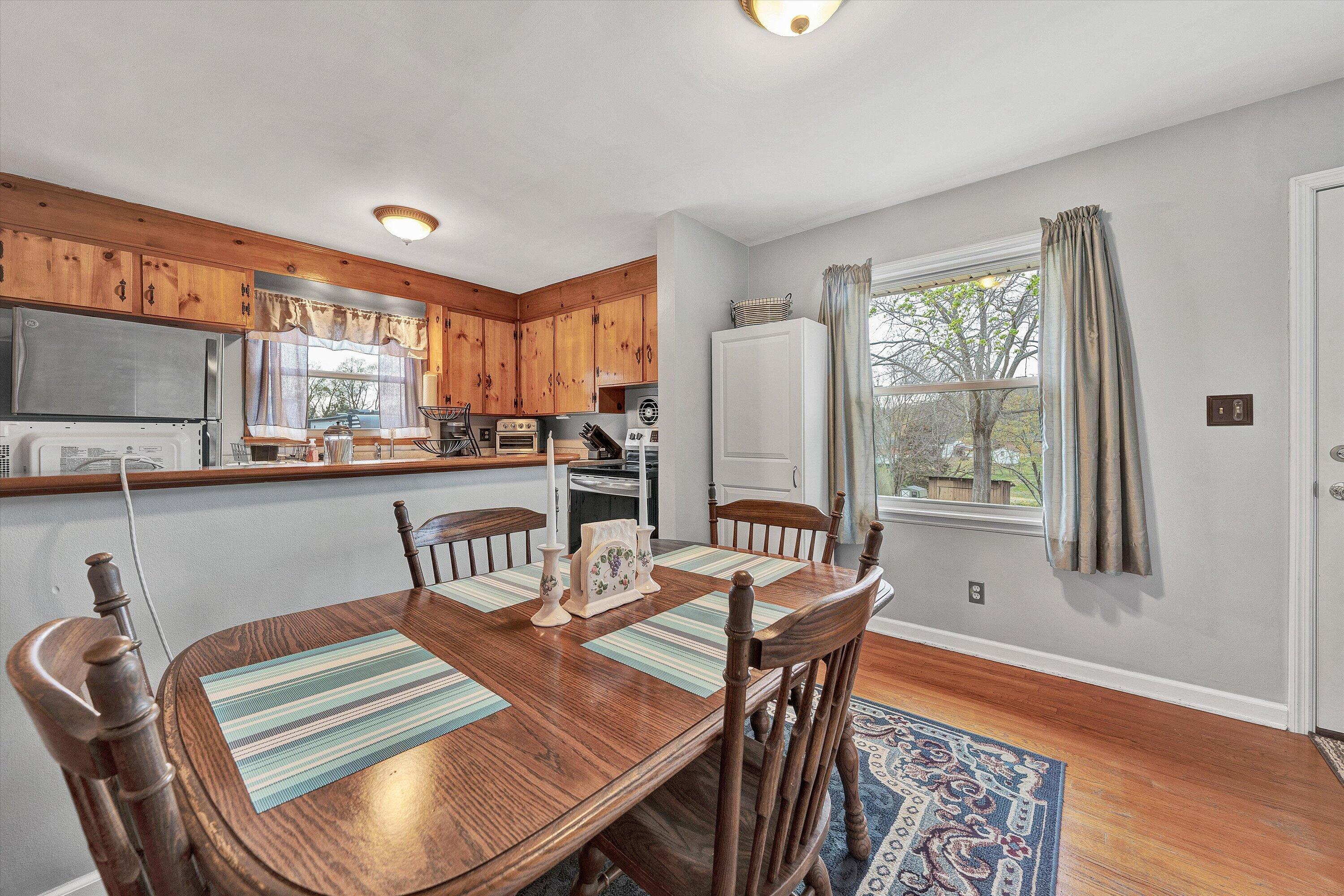 5240 Grandin Rd Extension Roanoke, VA 24018 - Photo 7 of 26 5240 Grandin 7