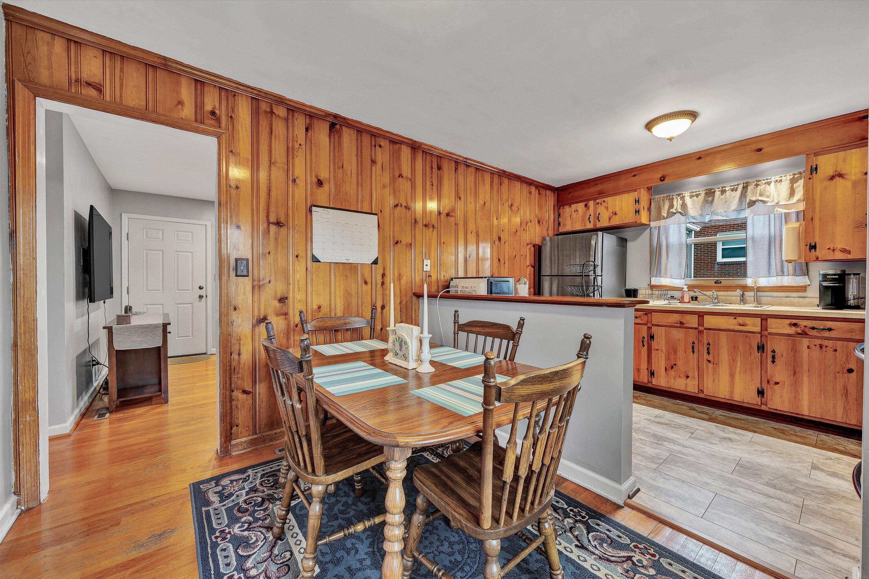 5240 Grandin Rd Extension Roanoke, VA 24018 - Photo 8 of 26 5240 Grandin 8