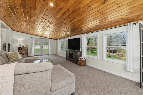 $575,000 | 96 Fordway Extension, Derry, NH 03038