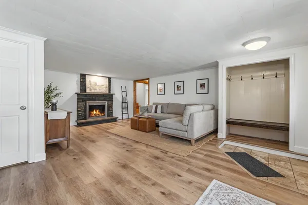 $575,000 | 96 Fordway Extension, Derry, NH 03038