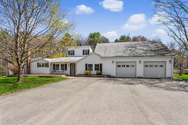 $575,000 | 96 Fordway Extension, Derry, NH 03038