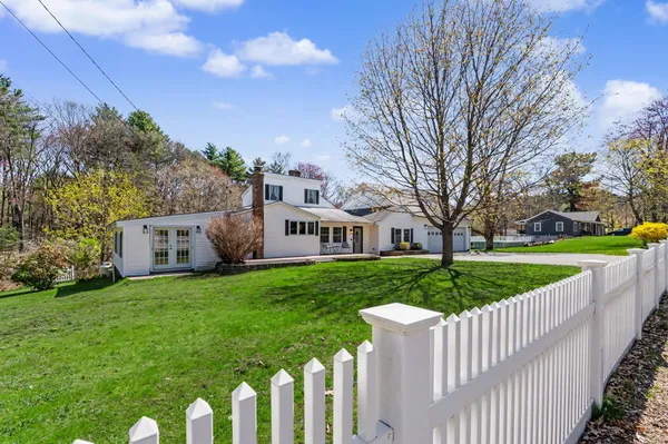 $575,000 | 96 Fordway Extension, Derry, NH 03038