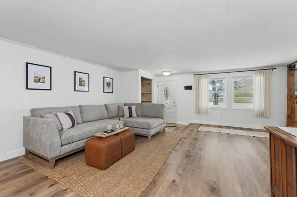 $575,000 | 96 Fordway Extension, Derry, NH 03038