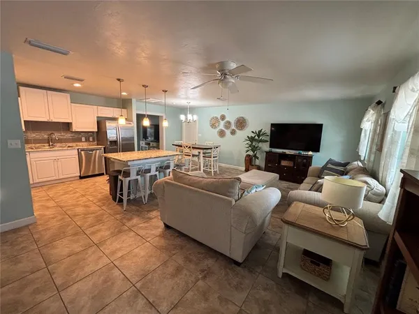 $1,995 | 1008 Estremadura Drive, Bradenton, FL 34209