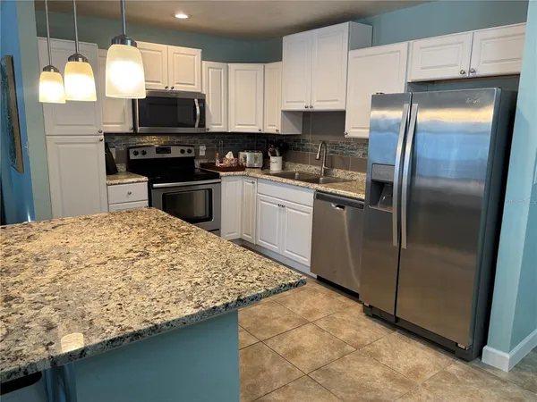 $1,995 | 1008 Estremadura Drive, Bradenton, FL 34209