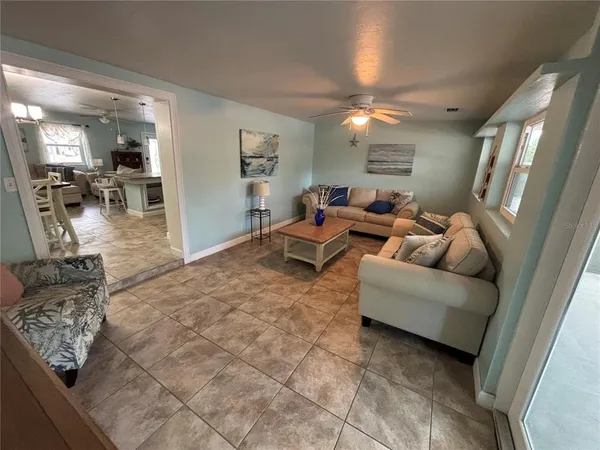 $1,995 | 1008 Estremadura Drive, Bradenton, FL 34209